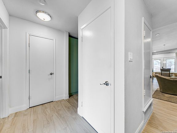 5th image of 8316 LAURELHURST DR