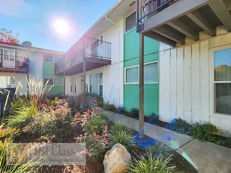 Westview Terrace — Photo 25