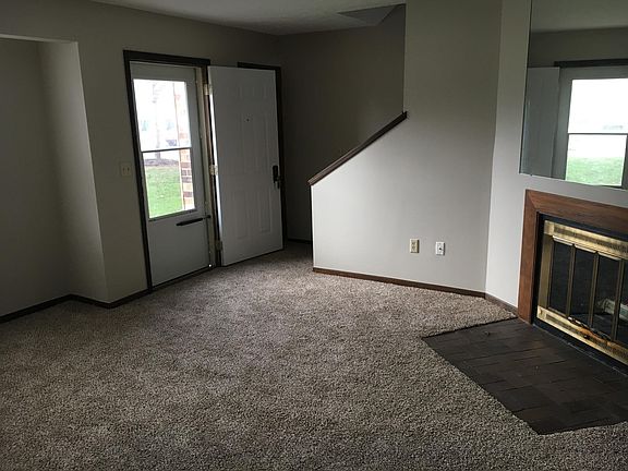 3rd image of 1790 Queensbridge Dr
