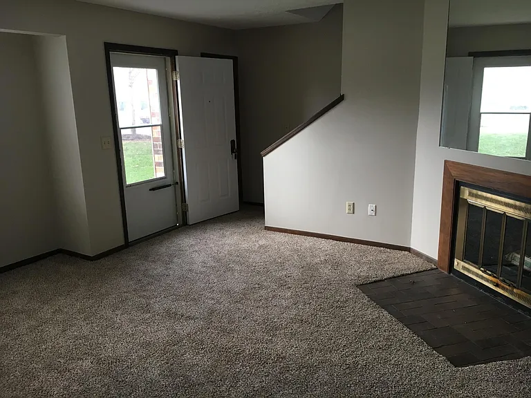 1790 Queensbridge Dr — Photo 3