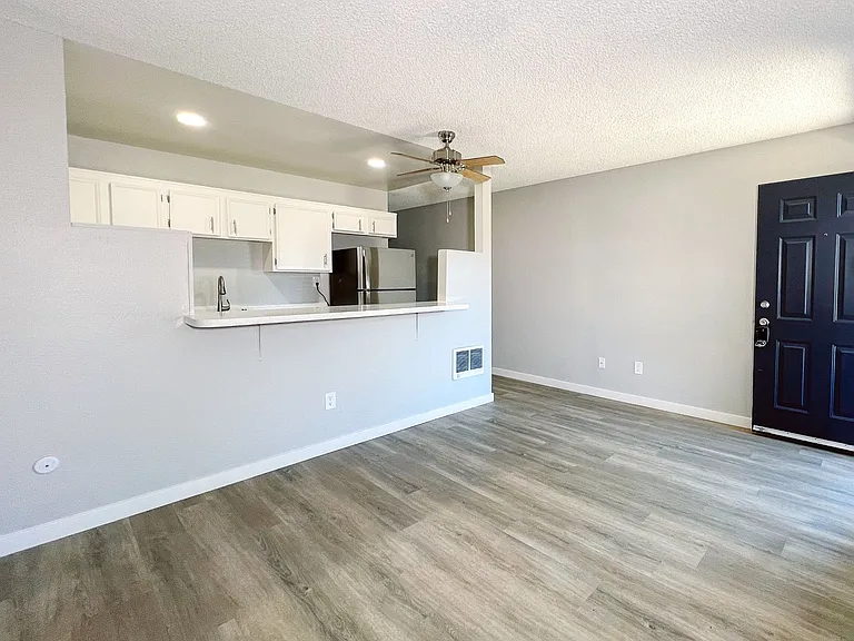 Point Loma Bay Apartments | Coastal Living Near the Beach — Photo 5