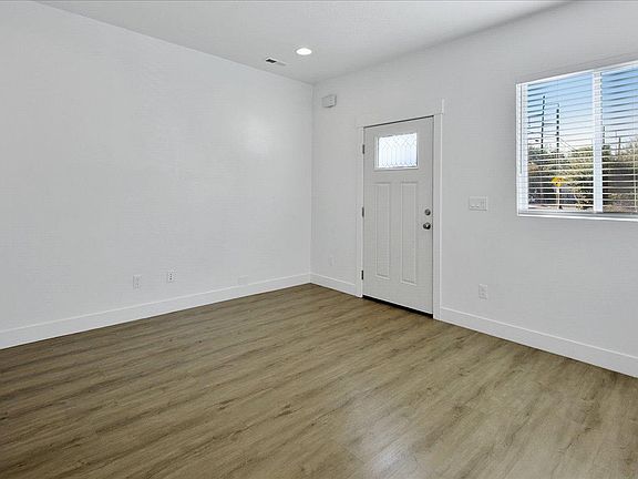 4th image of 802 W Fayette Ave