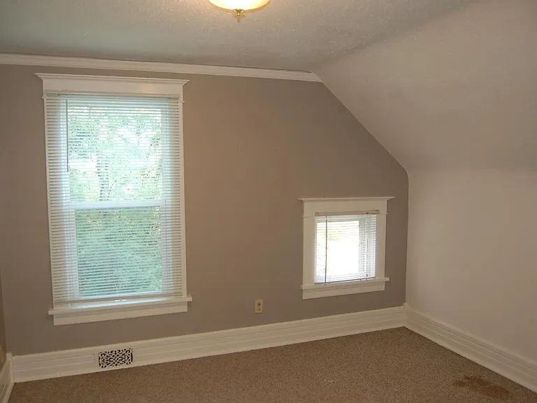 909 N Governor St — Photo 12