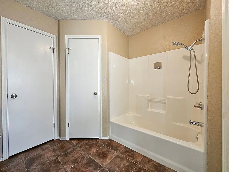 1507 Nina Dr — Photo 17