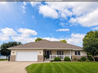 419 Coniston Cir, Sergeant Bluff, IA 51054