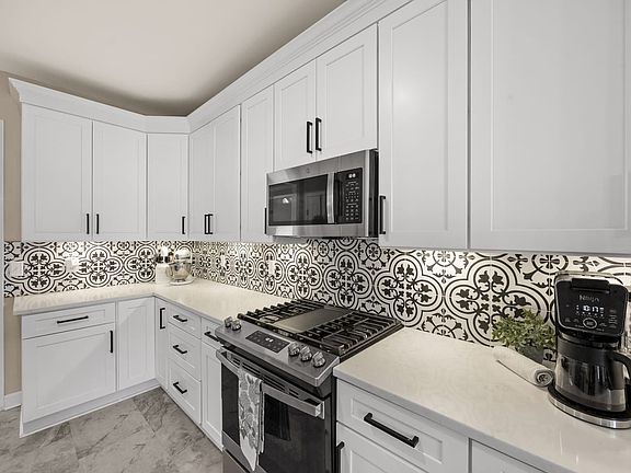 4th image of 4015 Marion Dr