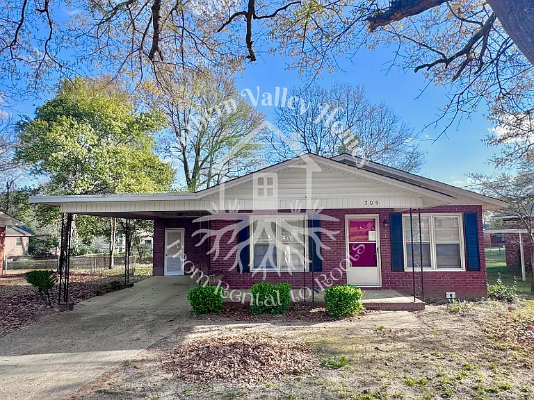 305 Sparta St — Photo 1