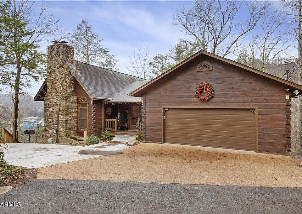 1st image of 259 Poplar Ln