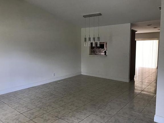 4th image of 5996 Ithaca Cir W