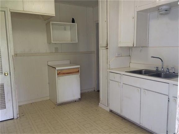 4th image of 1408 East St