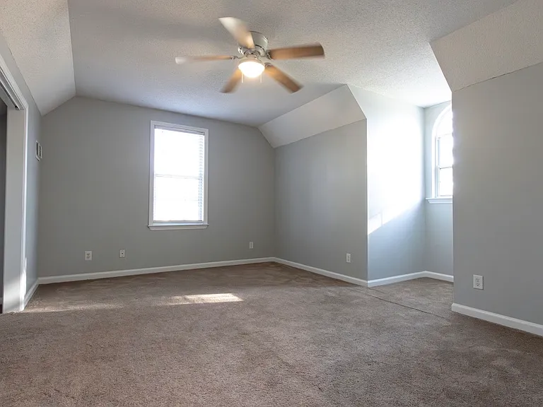 137 Jennifer Cir — Photo 11