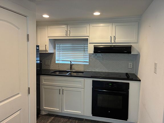 4th image of 1119 Gunter St Unit B