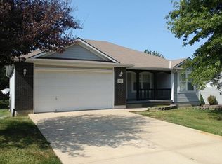 814 SW Lakeview Dr, Grain Valley, MO 64029