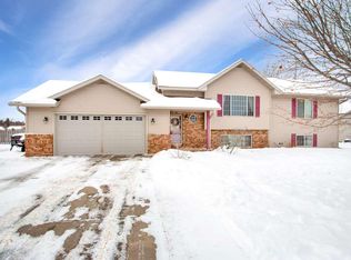3641 Kensington Pl, Plover, WI 54467