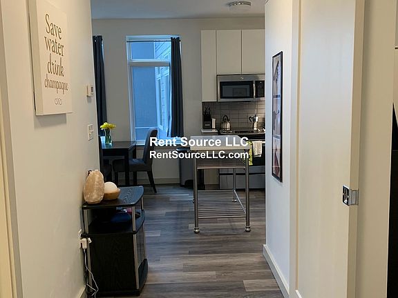 5th image of 180 Telford St #308