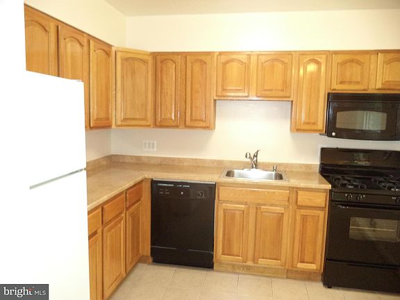 4th image of 6807 Dillon Ave