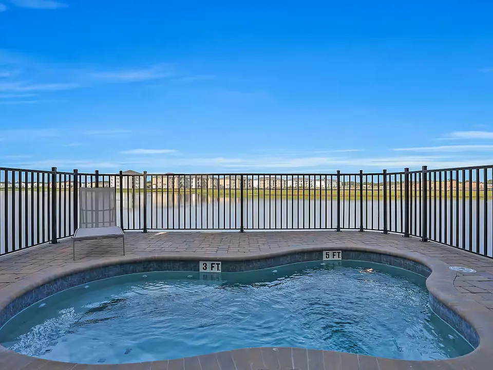 3040 Parrot Head Pl