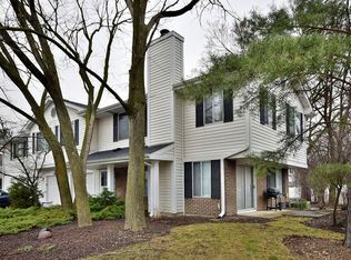543 Willowcreek Ct, Clarendon Hills, IL 60514