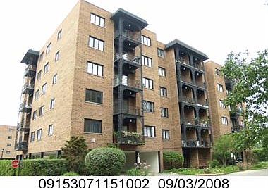 2nd image of 9395 Landings Ln Unit 202