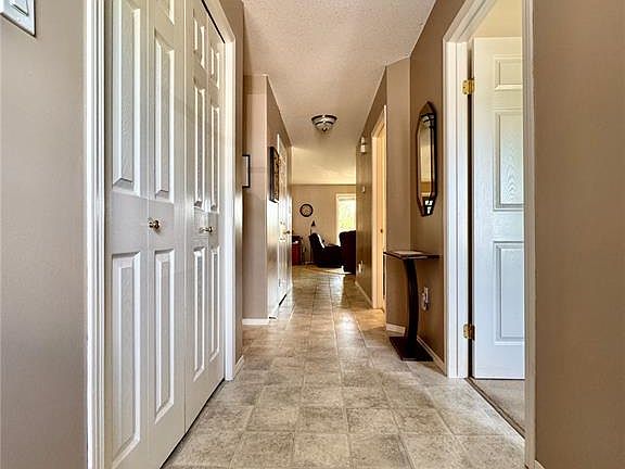 3rd image of 105 Russell DRIVE