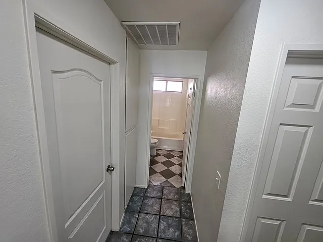 3 bed, 1243 sqft, $2,198 — Photo 3