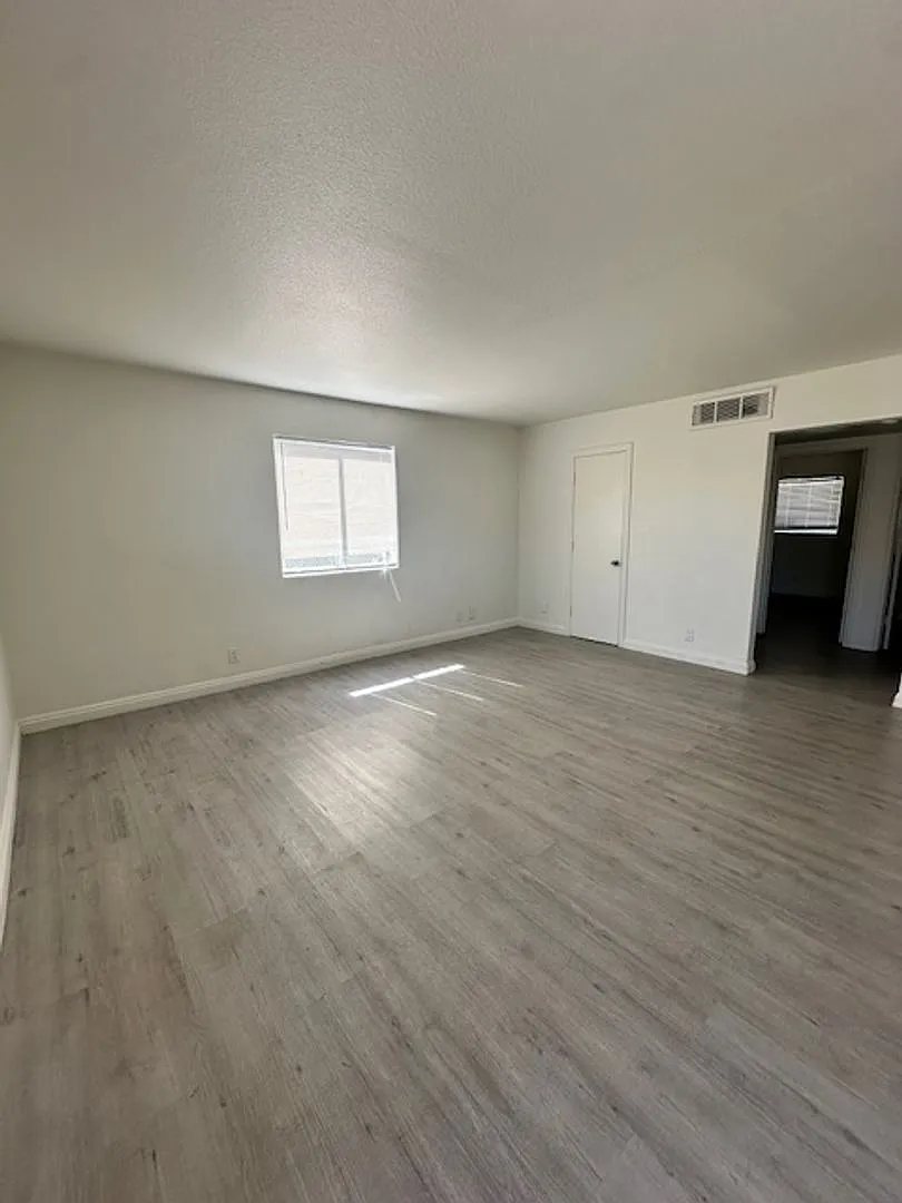 2121 Oceanus Lane — Photo 3