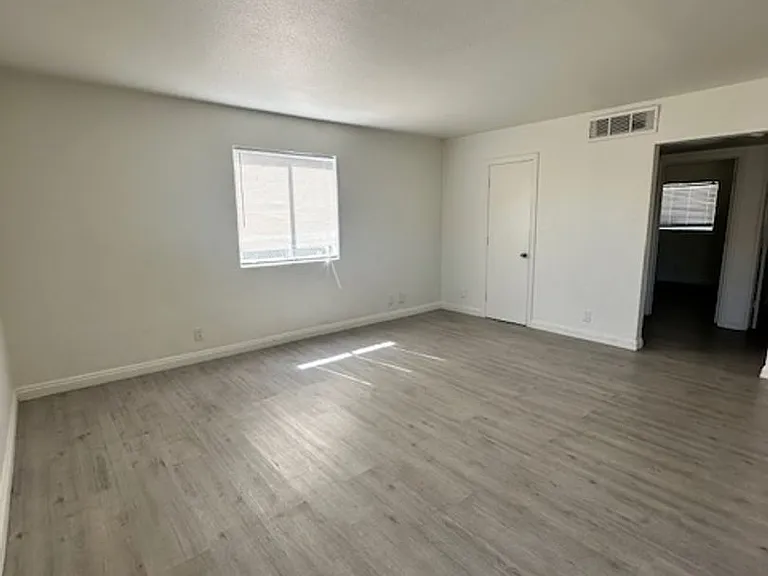 2121 Oceanus Ln — Photo 3