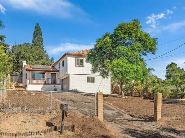 220 E Kalmia St, Fallbrook, CA 92028