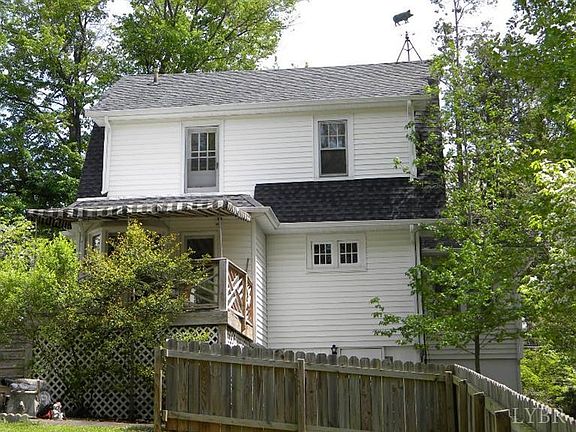 2nd image of 1403 Oakwood Ct