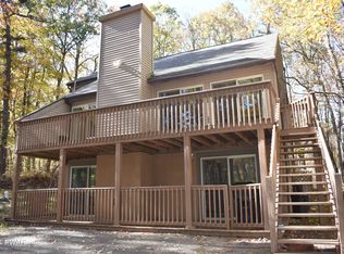 102 Granite Dr, Lords Valley, PA 18428