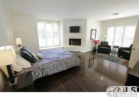 4th image of 4980 Vanalden Ave