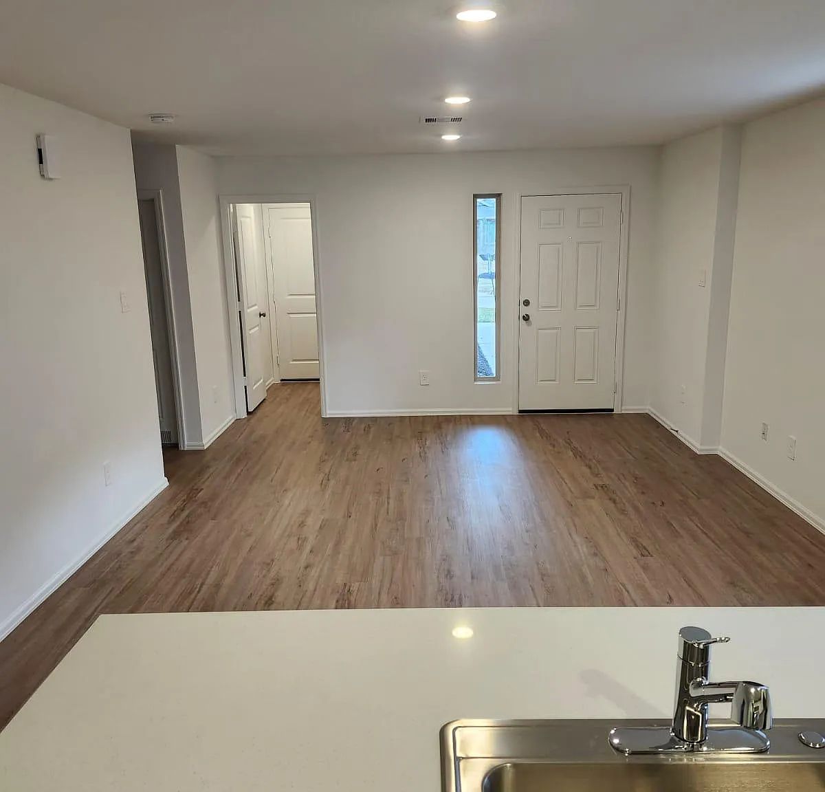 3 bed, 1186 sqft, $1,900 — Photo 3