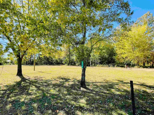 3672 Catfish Ln, Crump, TN 38327