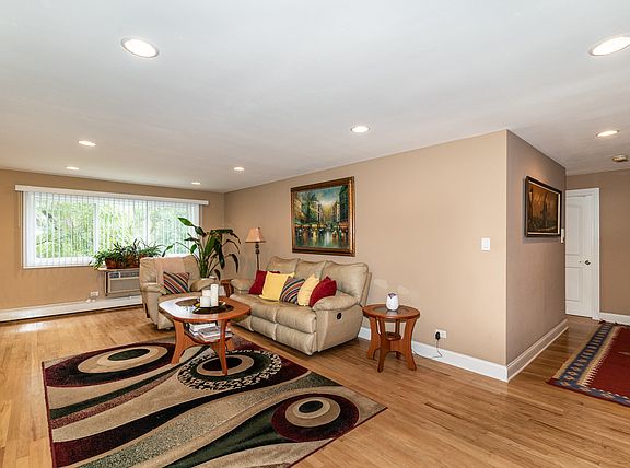 3rd image of 748 Dempster St #102