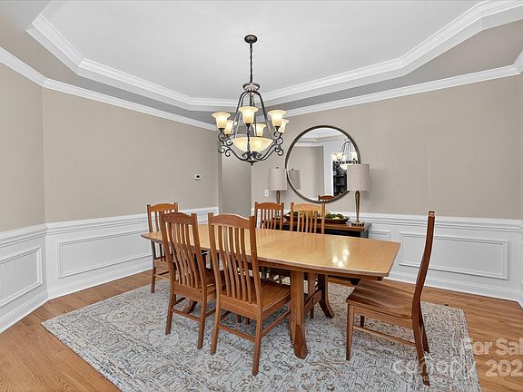 5th image of 9523 Belmont Ln