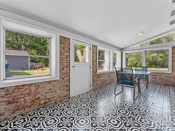 5th image of 2941 Copley Rd