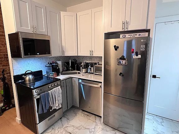 4th image of 135 W 10th St APT 5