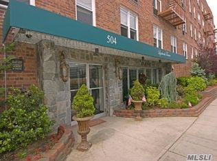 504 Merrick Rd APT 3R, Lynbrook, NY 11563
