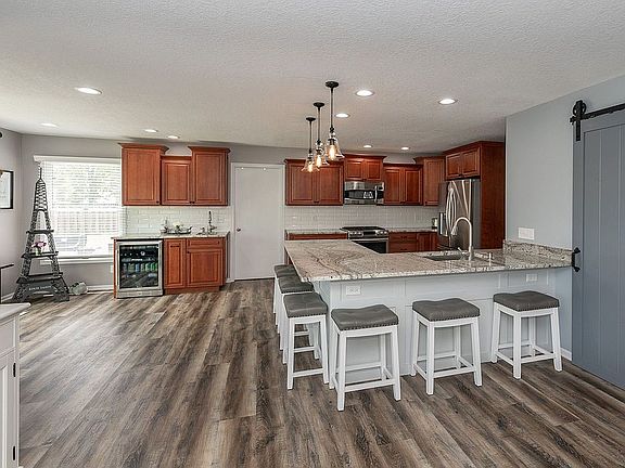 5th image of 5009 Mayfield Dr
