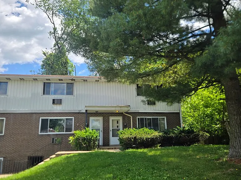 305 Aqua Ct — Photo 1