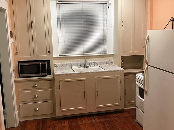 4th image of 1014 Bay St NE #2
