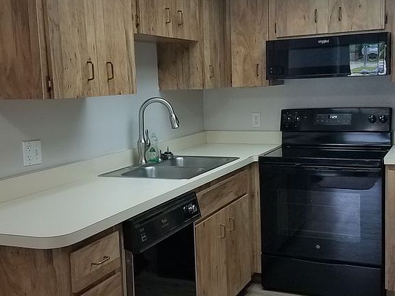 2nd image of 20800 River Dr APT A28