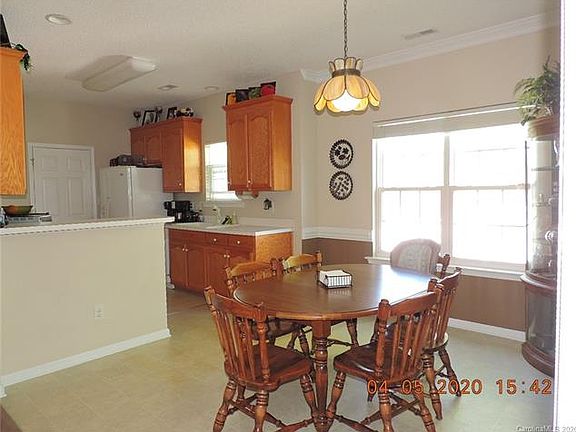 5th image of 105 Birchwood Ct