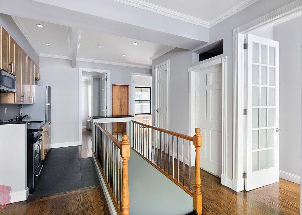 1st image of 334 E 6th St APT 1A