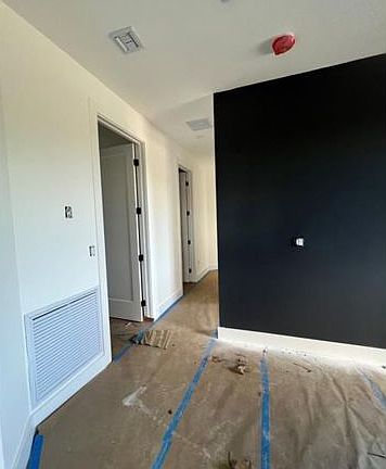 4th image of 4633 SW 32nd Ave #1