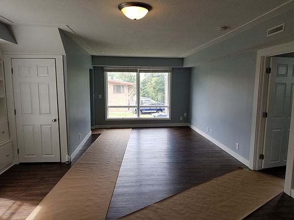 4th image of 302 4th Ave S