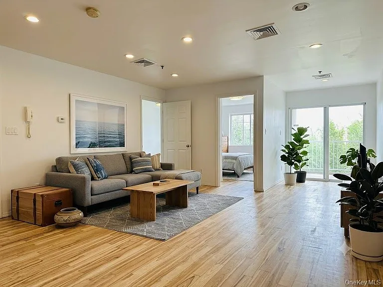 10009 39th Ave #4E — Photo 1