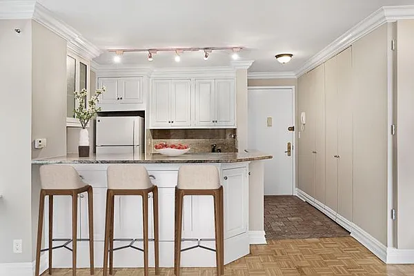 Rented by Compass | media 14