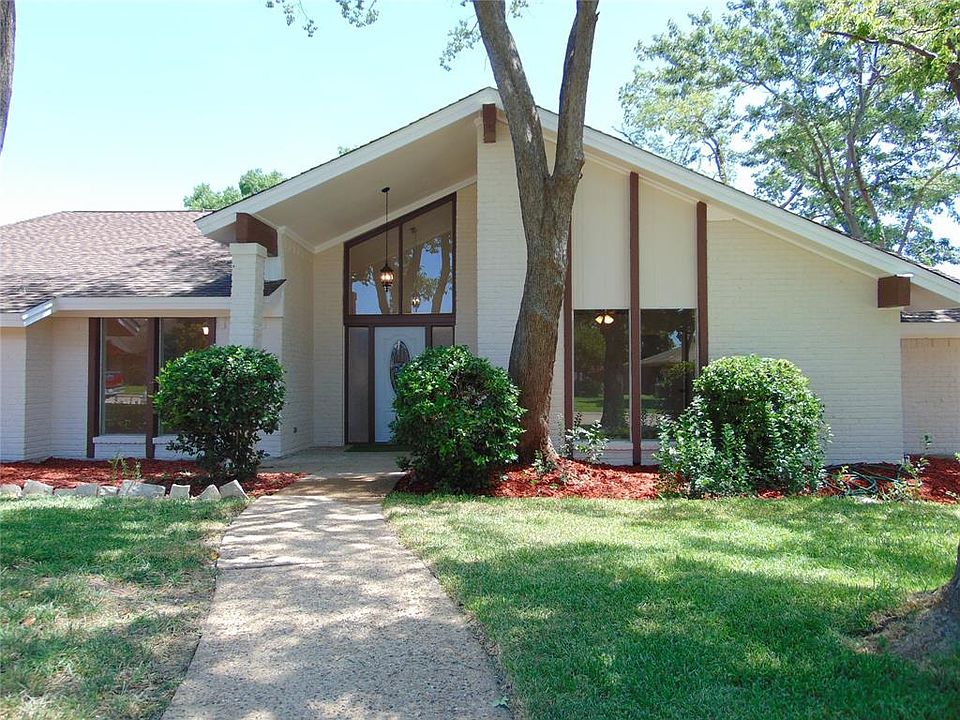 1st image of 2622 Country Club Pkwy