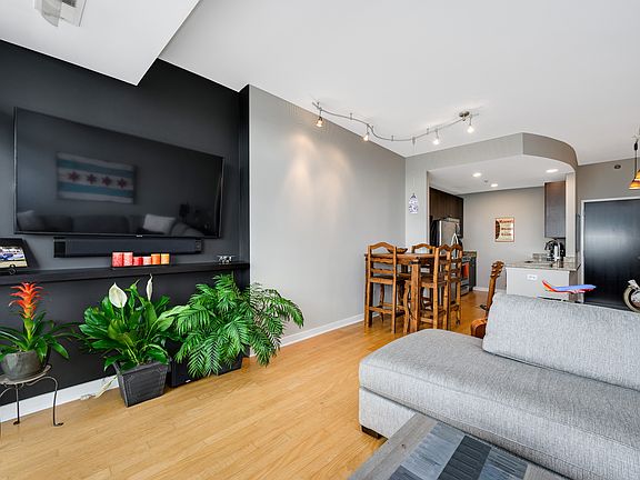 5th image of 303 W Ohio St #2808